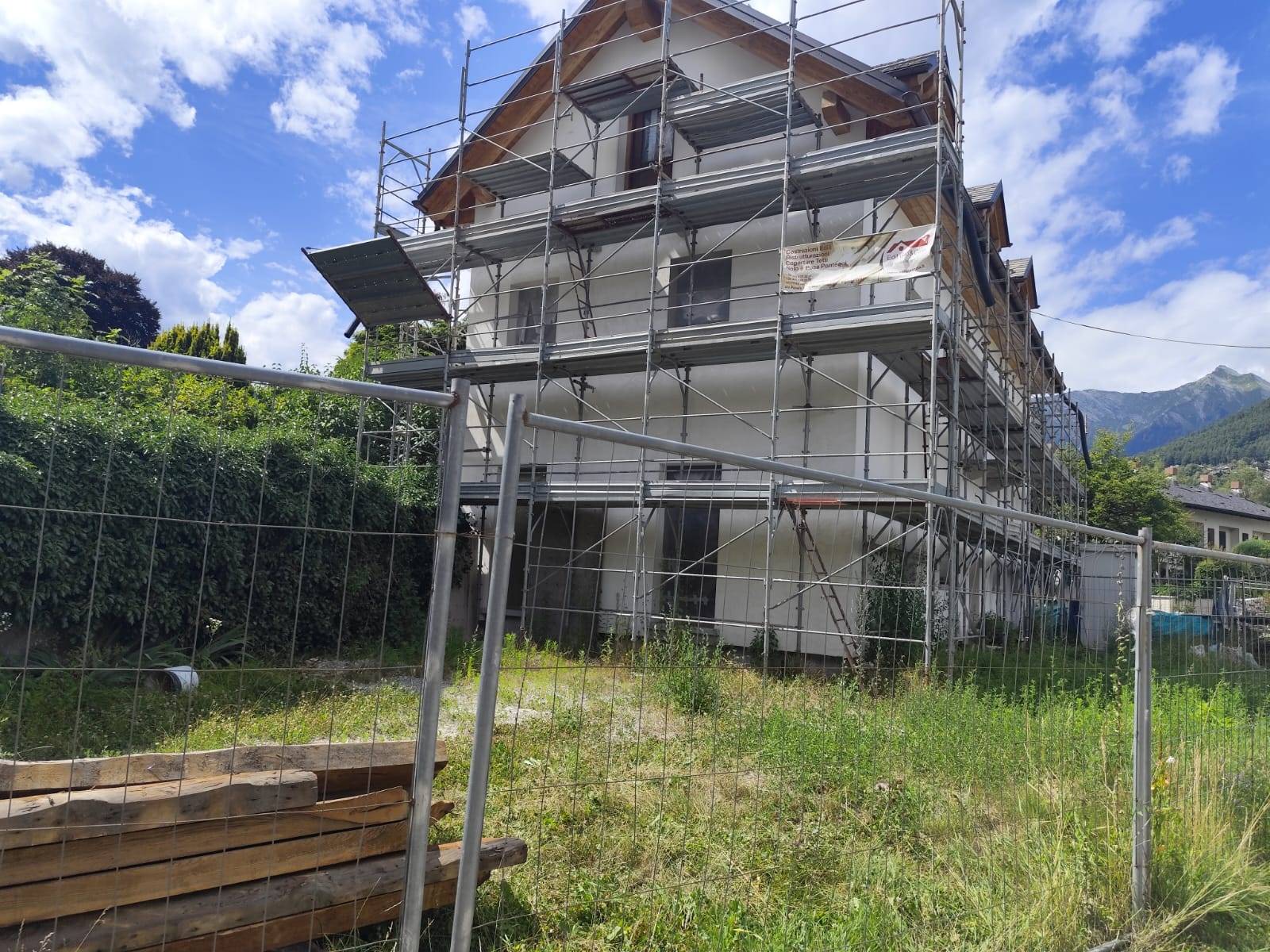 **Appartamento in Vendita a Santa Maria Maggiore - Un'opportunità da non perdere! ** Scopri questo fantastico appartamento centralissimo, situato nel 