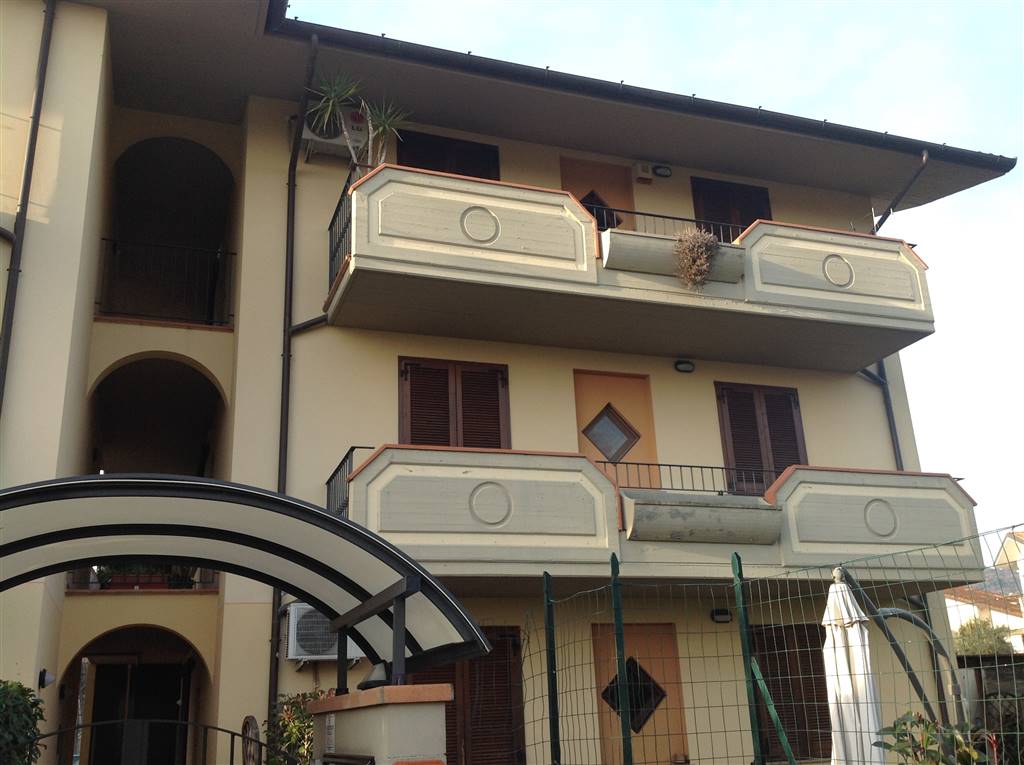 Appartamento a MASSA E COZZILE