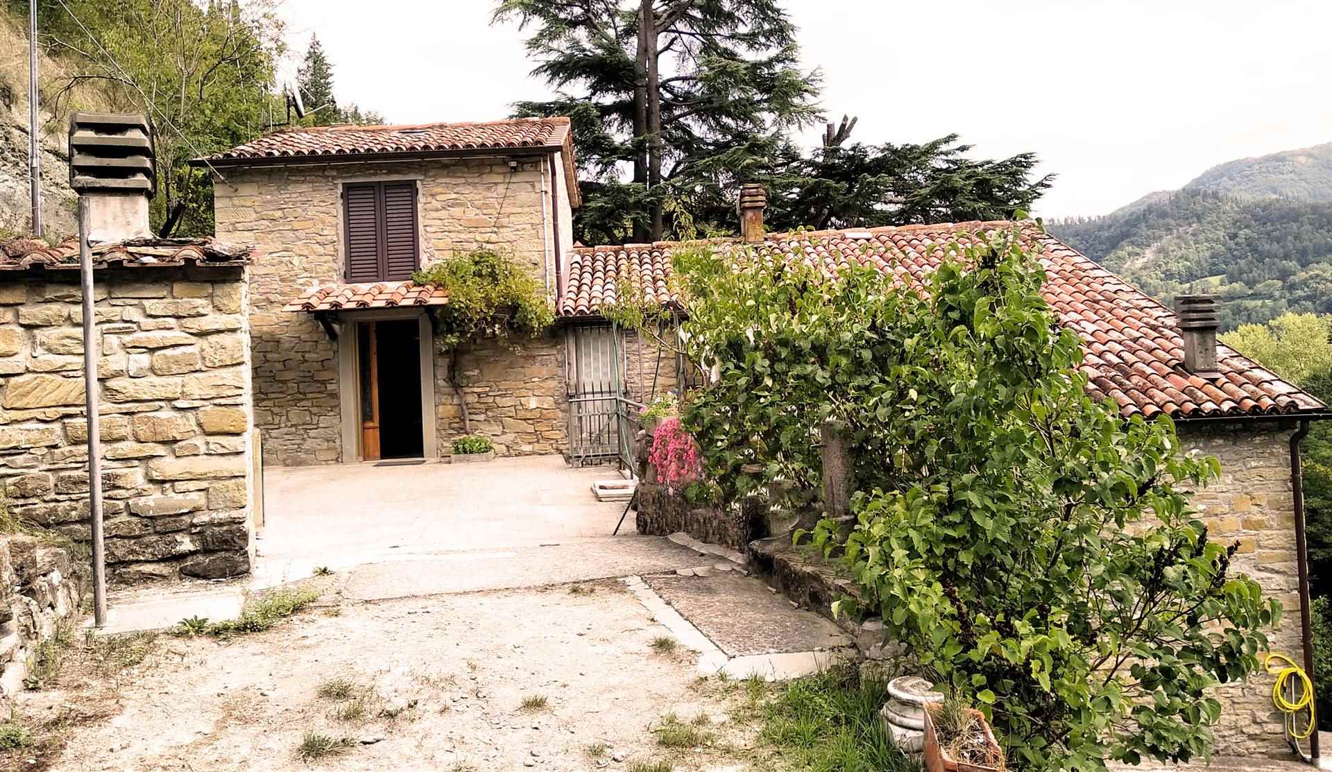 MARRADI, Rustic farmhouse for sale of 230 Sq. mt., Good condition, Heating Non-existent, Energetic class: G, Epi: 403,63 kwh/m2 year, placed at 