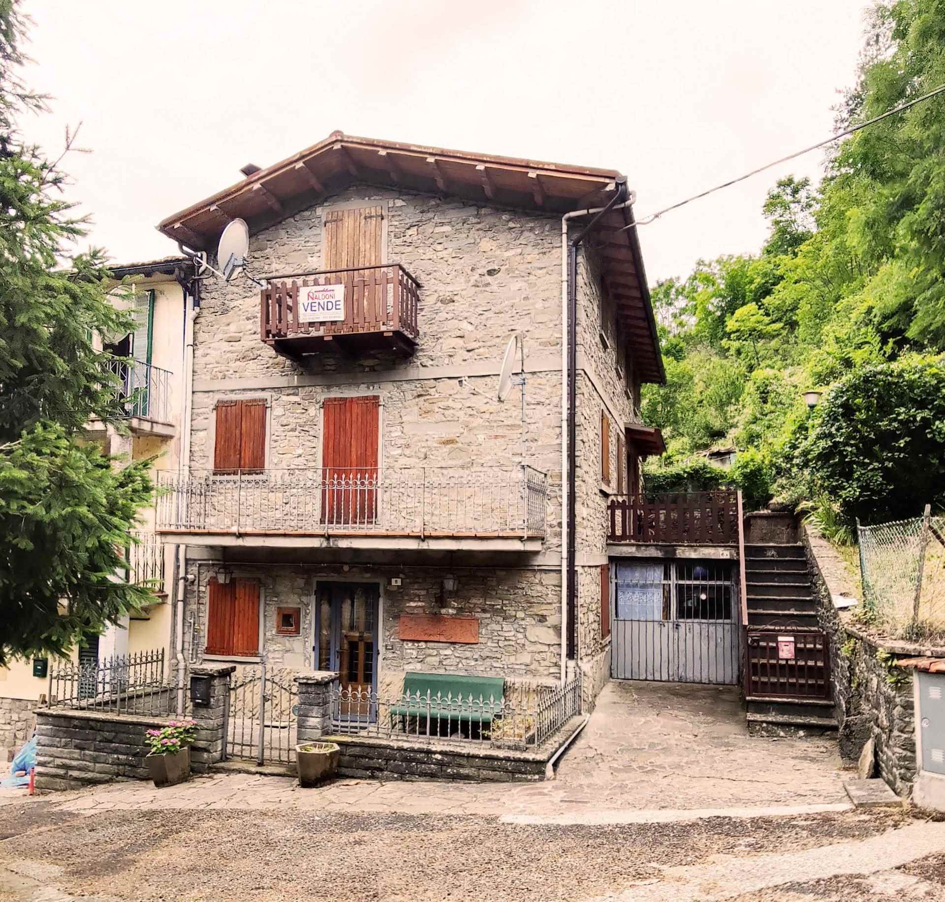 CRESPINO DEL LAMONE, MARRADI, Apartment for sale of 100 Sq. mt., Quite good conditions, Heating Non-existent, Energetic class: G, Epi: 231,56 kwh/m2 