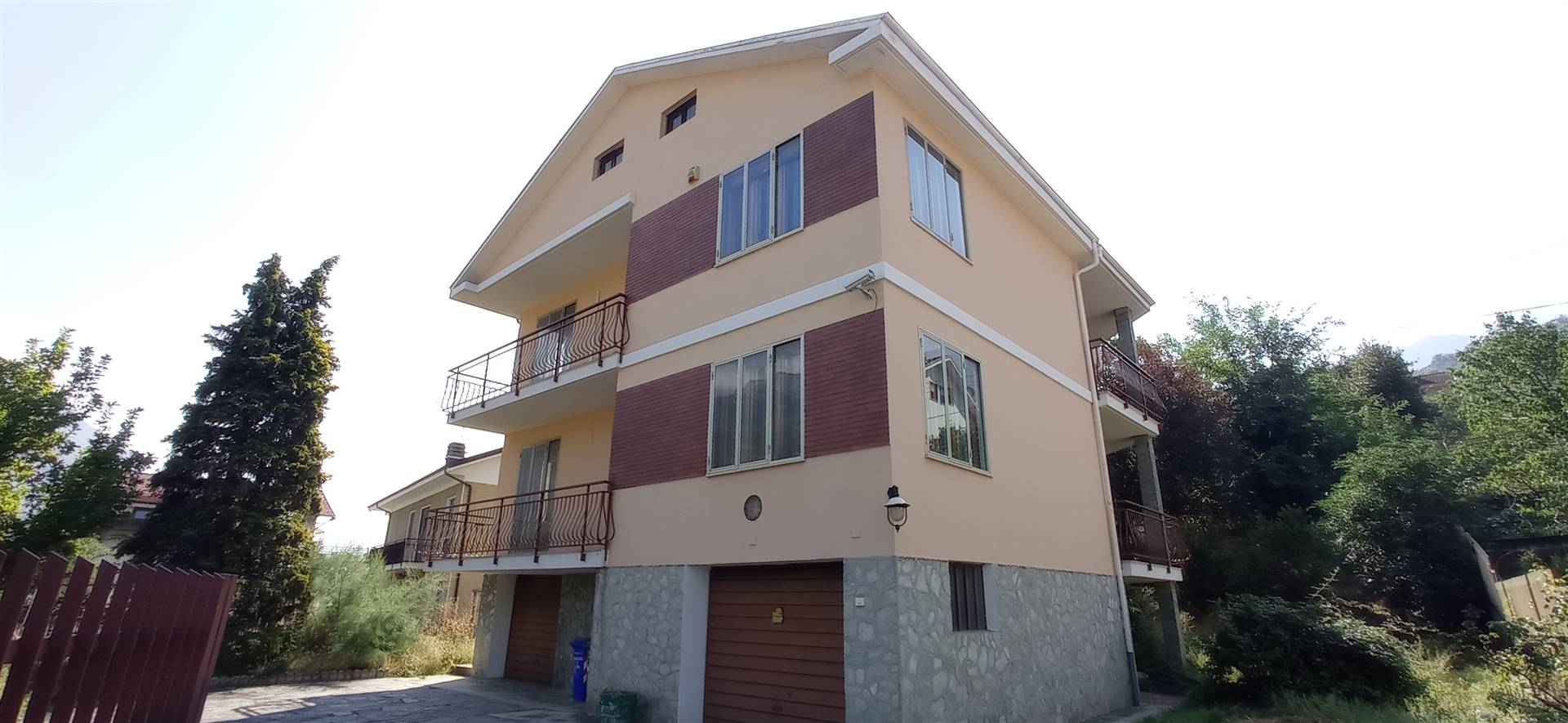 Villa bifamiliare a SUSA