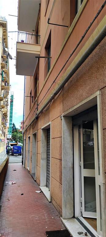 Locale commerciale a GENOVA