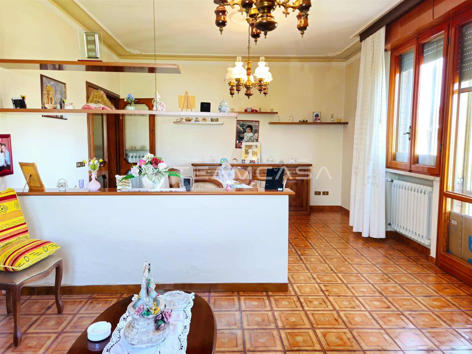 Sala Front